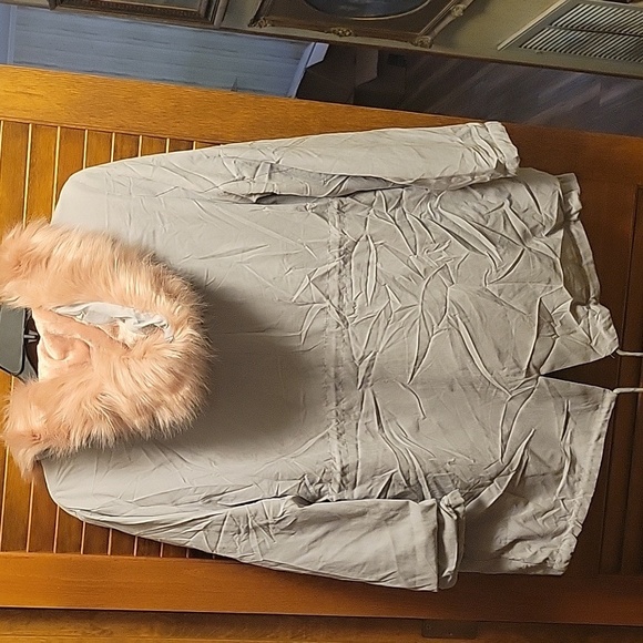 Women's Gray Coat Pink Fur Trim 23" Underarm x 24: Hip x 29" Shoulder/Hem 2xl - Picture 7 of 11